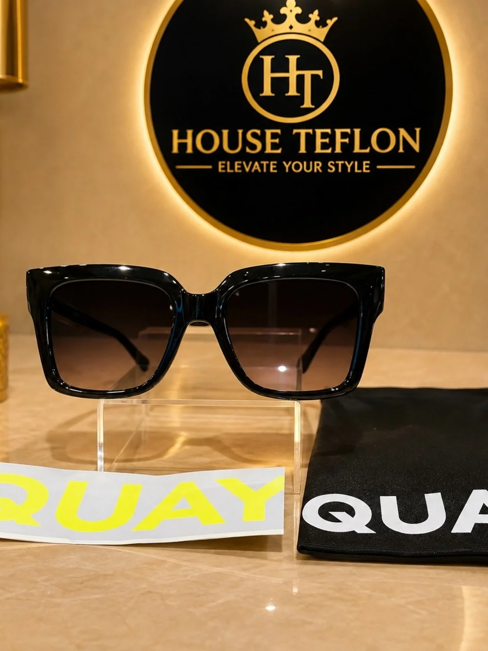QUAY Oversized Square Sunglasses Black/Brown Gradient Lens.  Size: 52-21-145